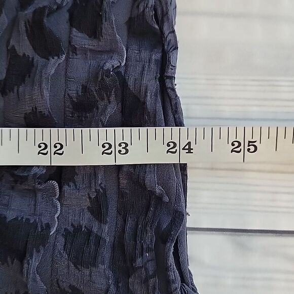 Lavish short sleeved tiered ruffle top Women's Size M - Picture 11 of 11